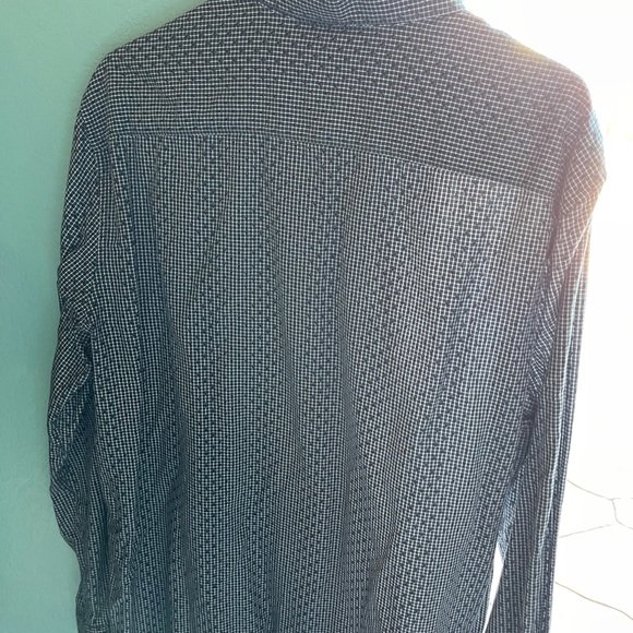 Perry Ellis hidden button - Picture 2 of 4